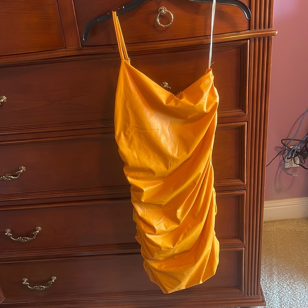 brand is forever 21! Color orange! Size large!